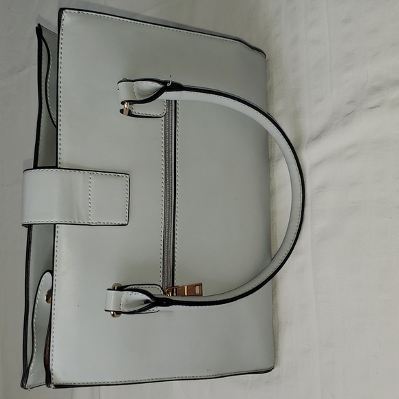 Handbag 🥳 - Picture 4 of 5